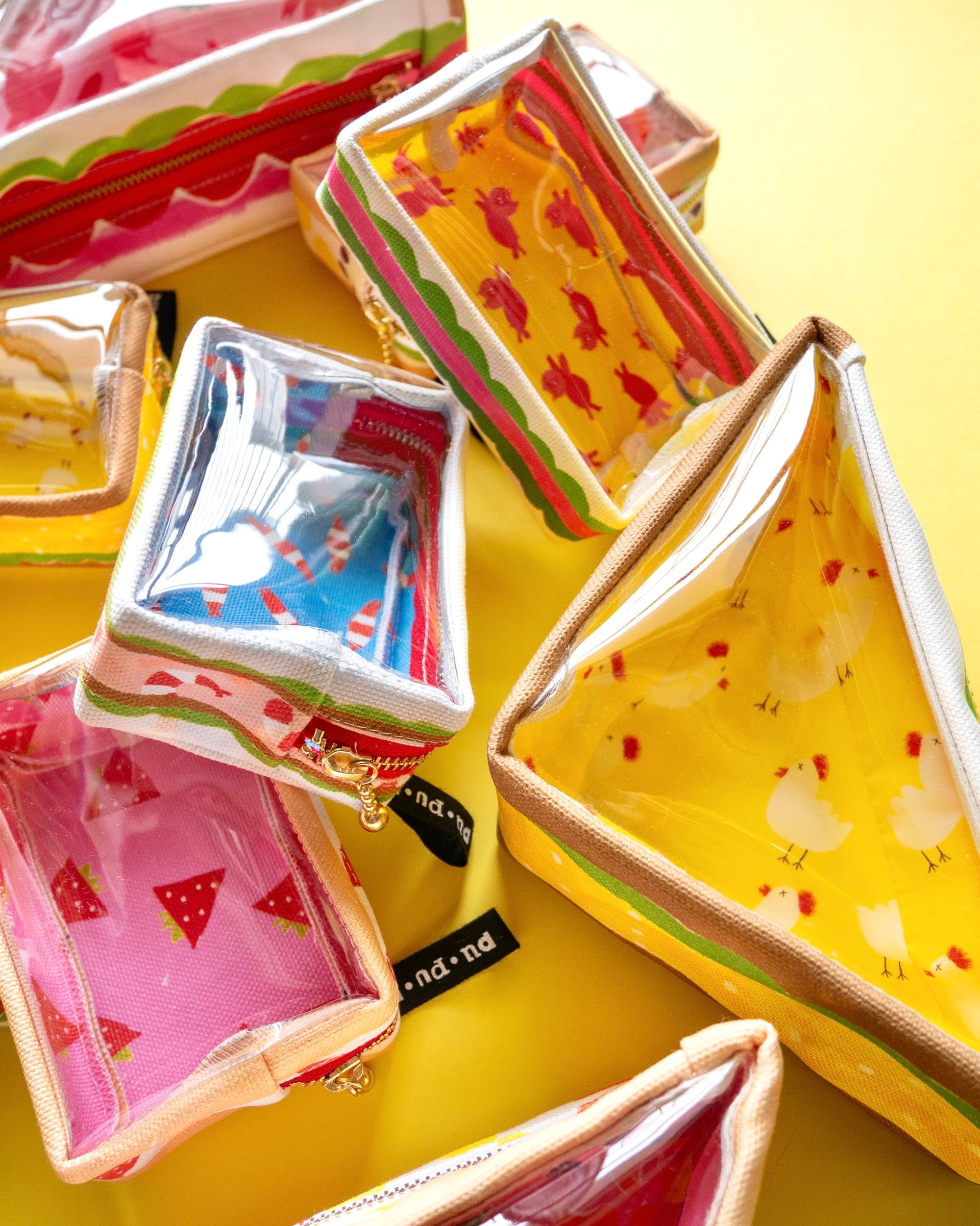 四角サンドのクリアポーチ