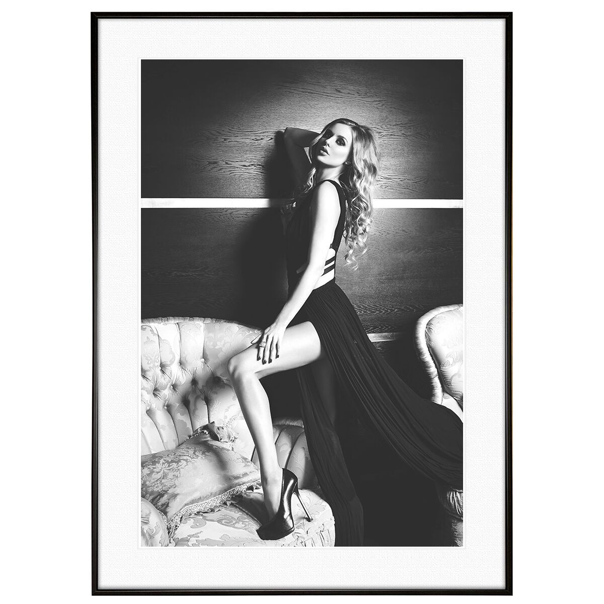 人物写真 ソファでポーズをとる女性 インテリアモノクロアートポスター額装 AS3088