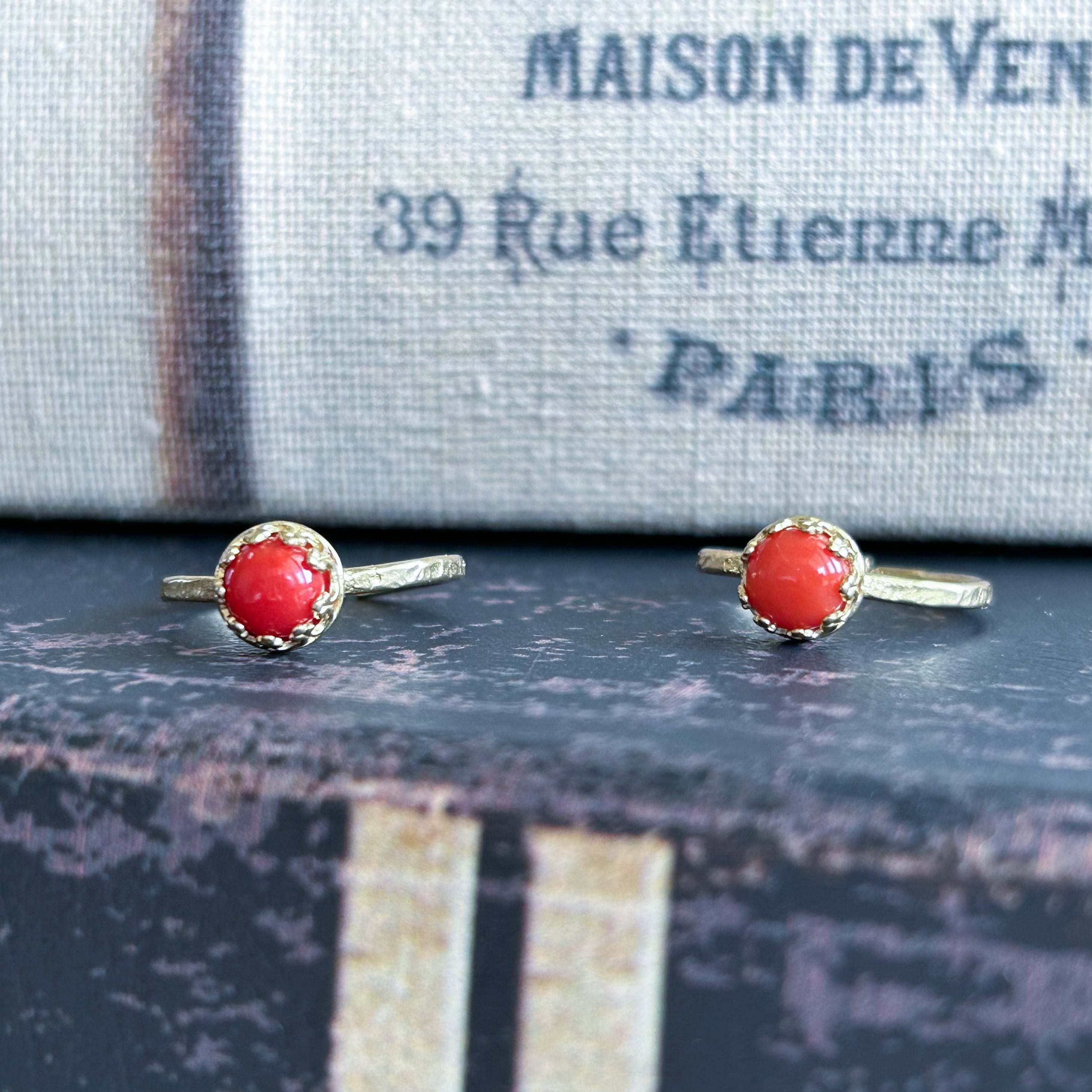 真鍮｜本珊瑚(サンゴ) 天然の緋色は人を惹きつける 鮮やかな赤リング