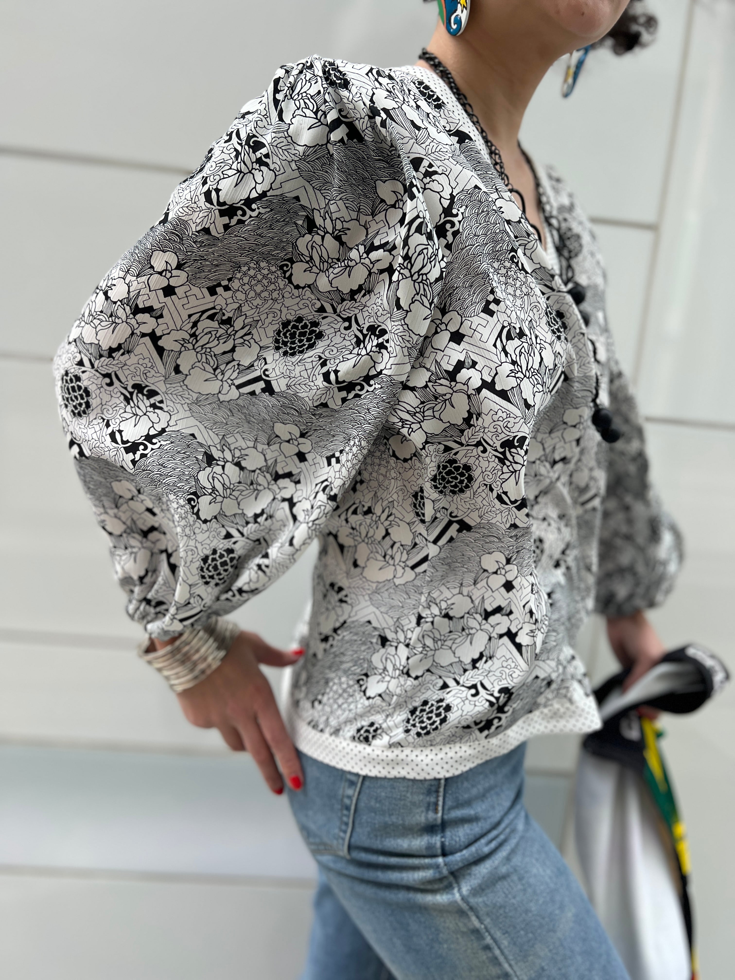 DF monotone blouse