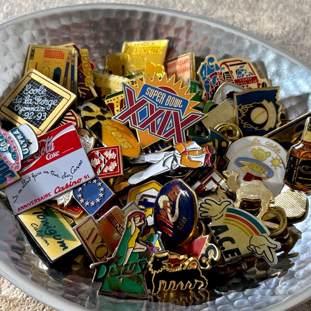 ⭕️簡易検品のみ⭕️ 50個 フランス雑貨 ヴィンテージ  ピンバッジ ピンズ France pins  Pin badge vintage 古着 通販 リメイク ブローチ  アタッチメント付属 雑貨 2503027-9
