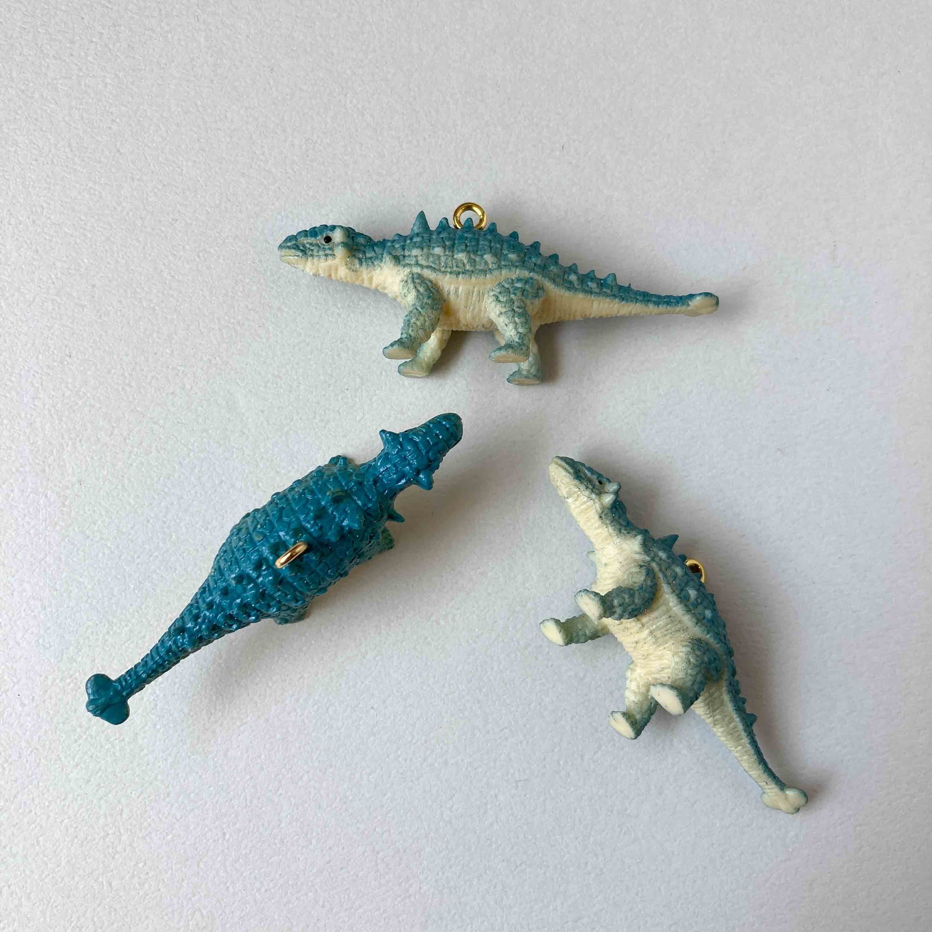 カラフル恐竜のチャーム | Dua-アクセサリーパーツショップ