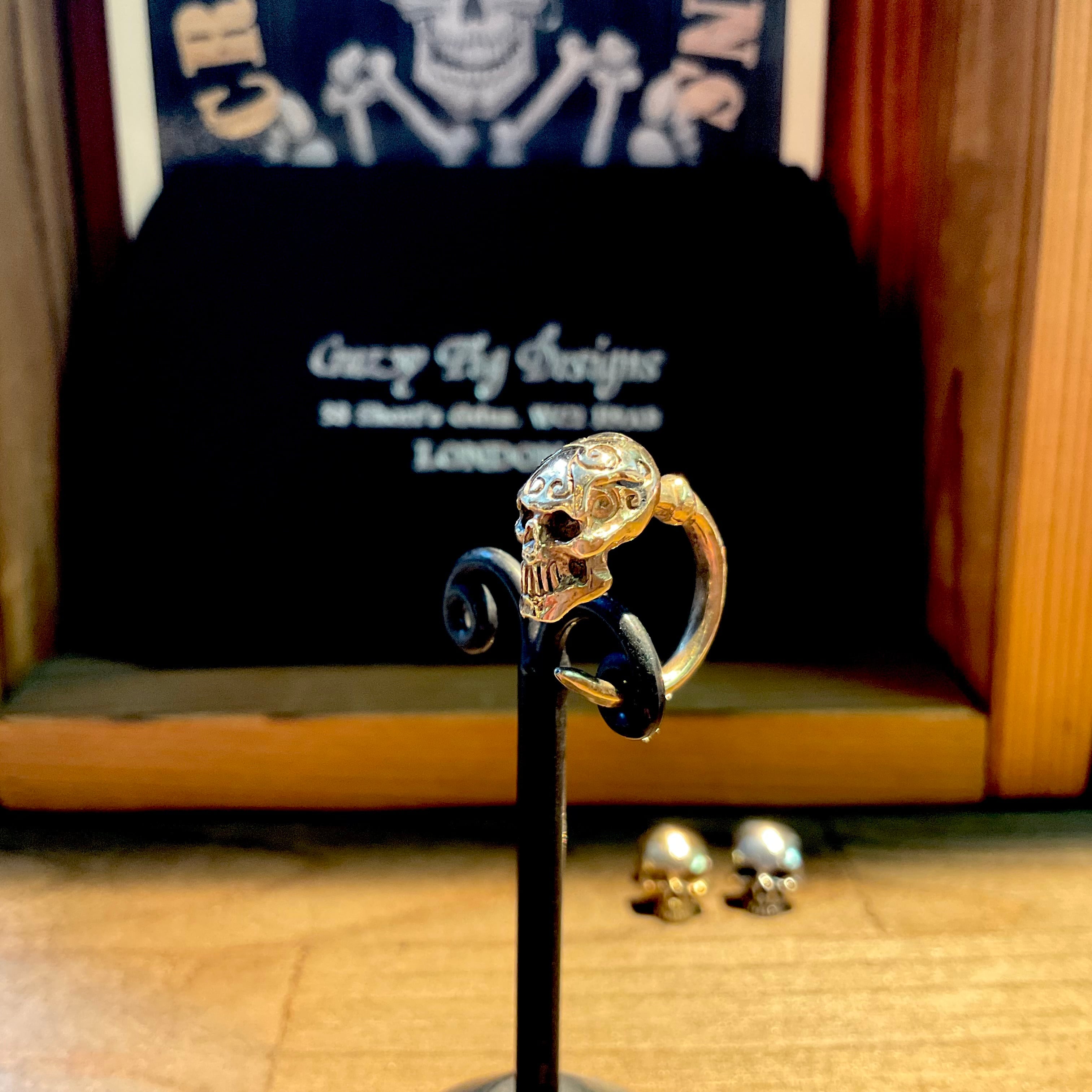 CrazyPig Tribal Skull Hoop 9K Gold earring pierce