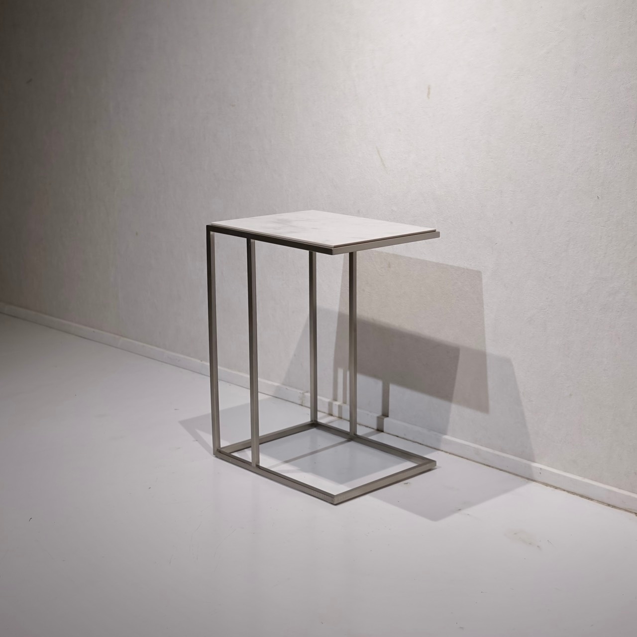 Bello Select サイドテーブル カフェテーブル セラミックテーブル ステンレス脚 モダン ミニマル ホテルライク