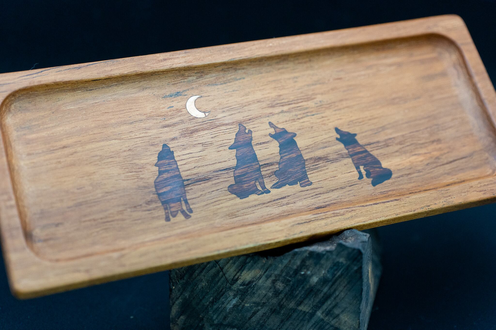 【時代を跨ぐ銘木】 チーク ペントレイ 象嵌 月に吠える