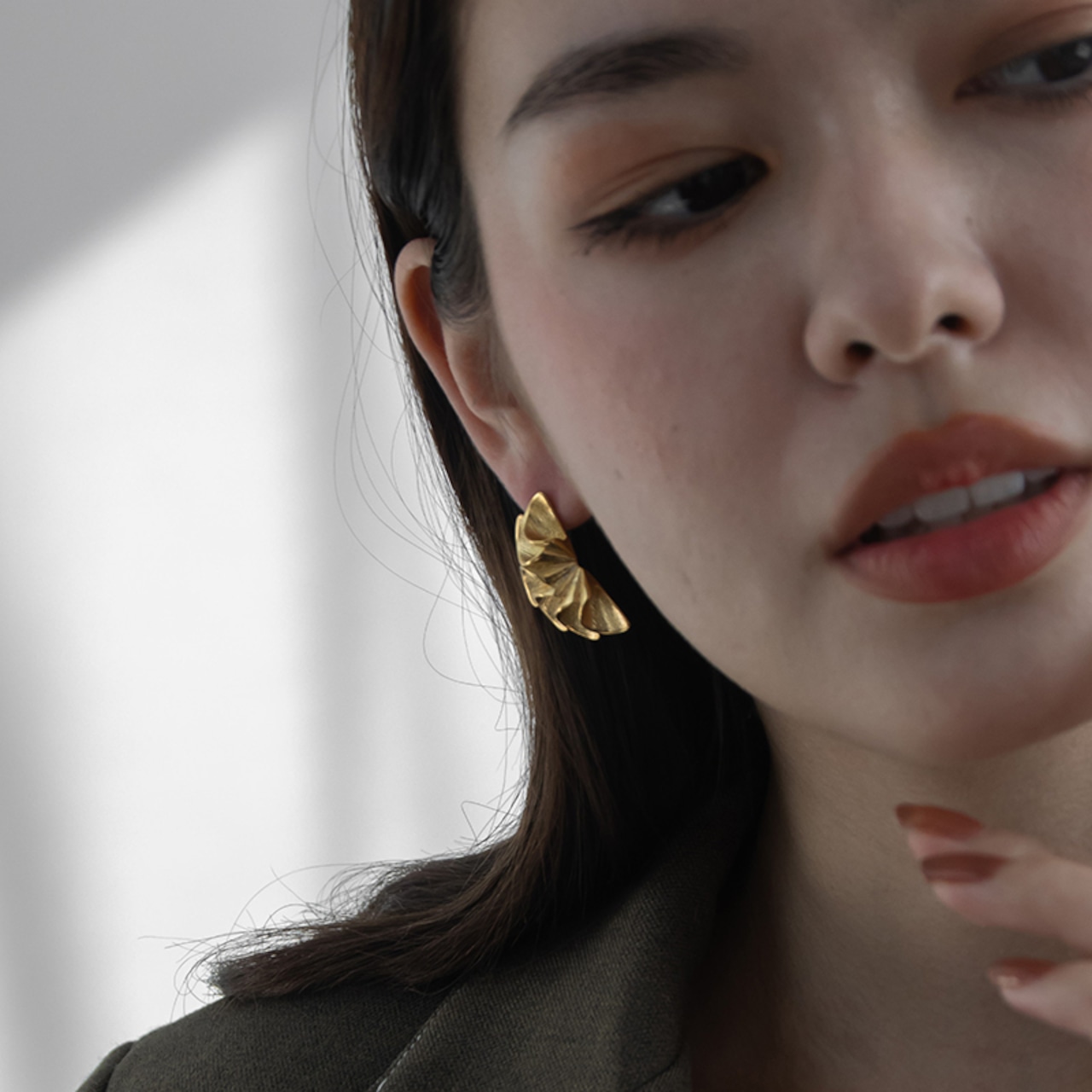 【ネコポス便】金属アレルギー対応 レイヤードフリルピアス 2431