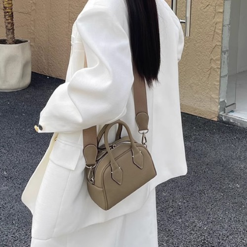 ショルダーバッグ レディース バッグ 鞄 かばん 肩掛けバッグ 斜め掛けバッグ クロスボディバッグ ハンドバッグ コンパクト ミニバッグ ミニショルダー 小さめ カジュアル お出かけ おしゃれ レザー