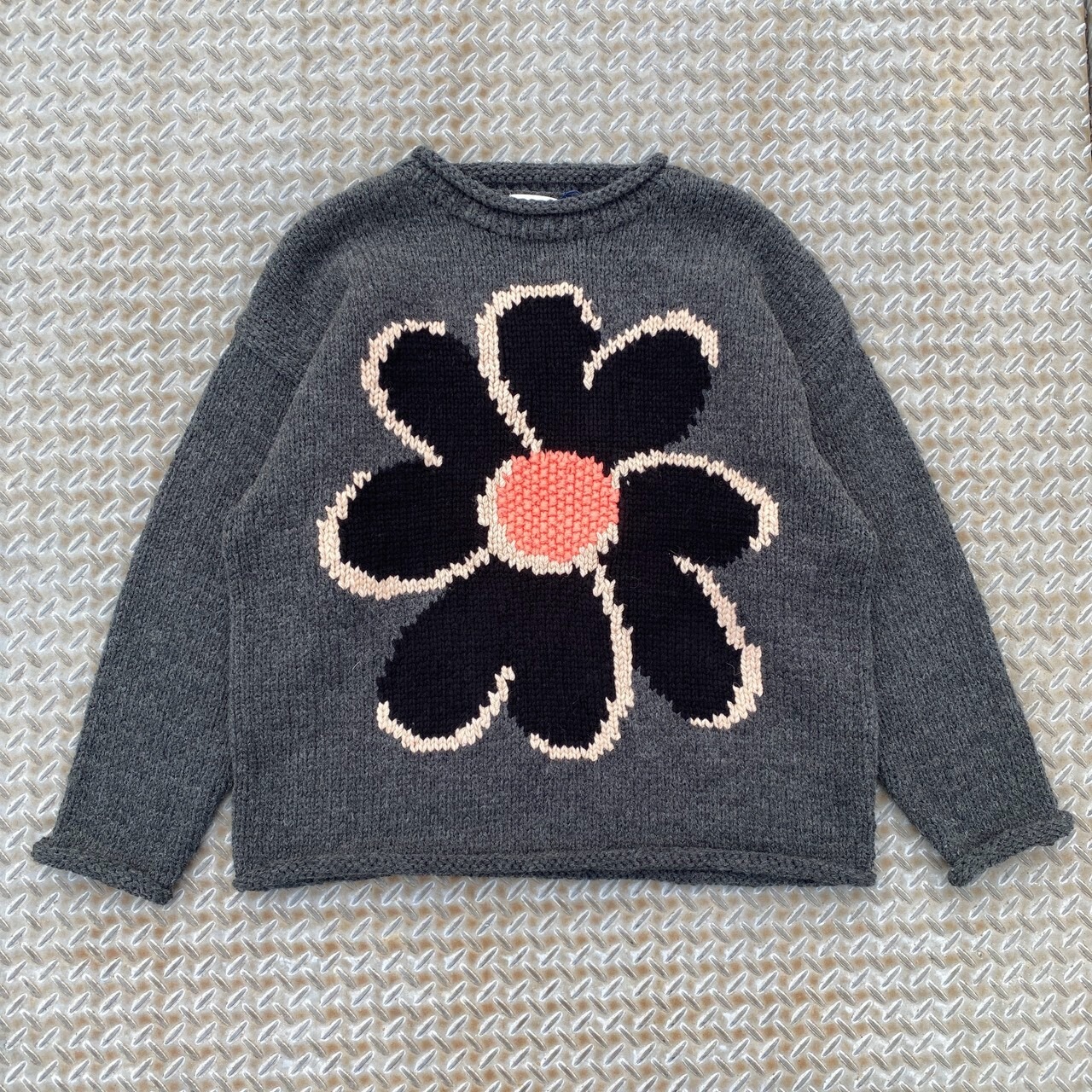 CC "FLOWER with LOVE" HAND KNIT -DARK GRAY-