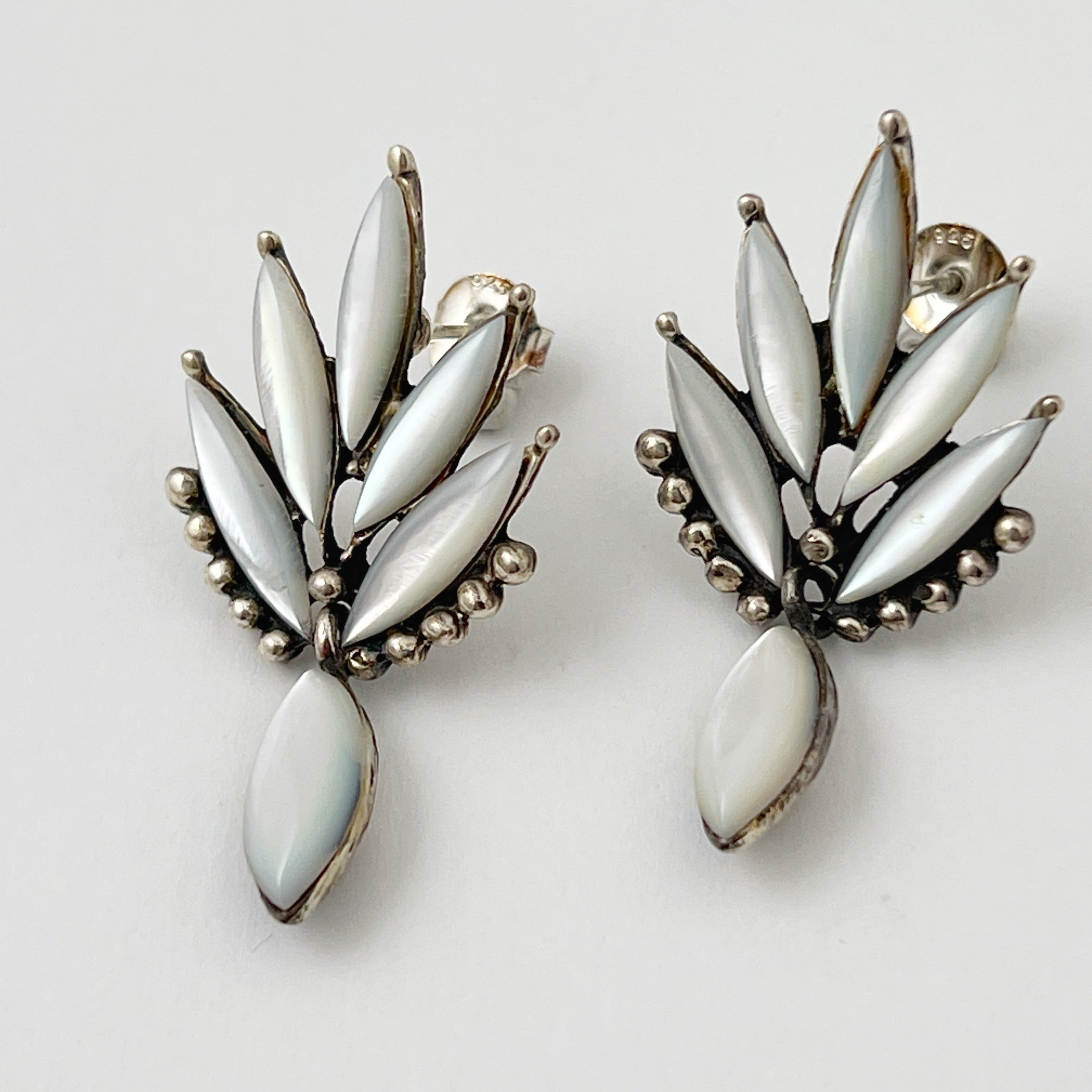 残りわずか】ラグジュアリー コレクション 白蝶貝 王冠ピアス | 【公式