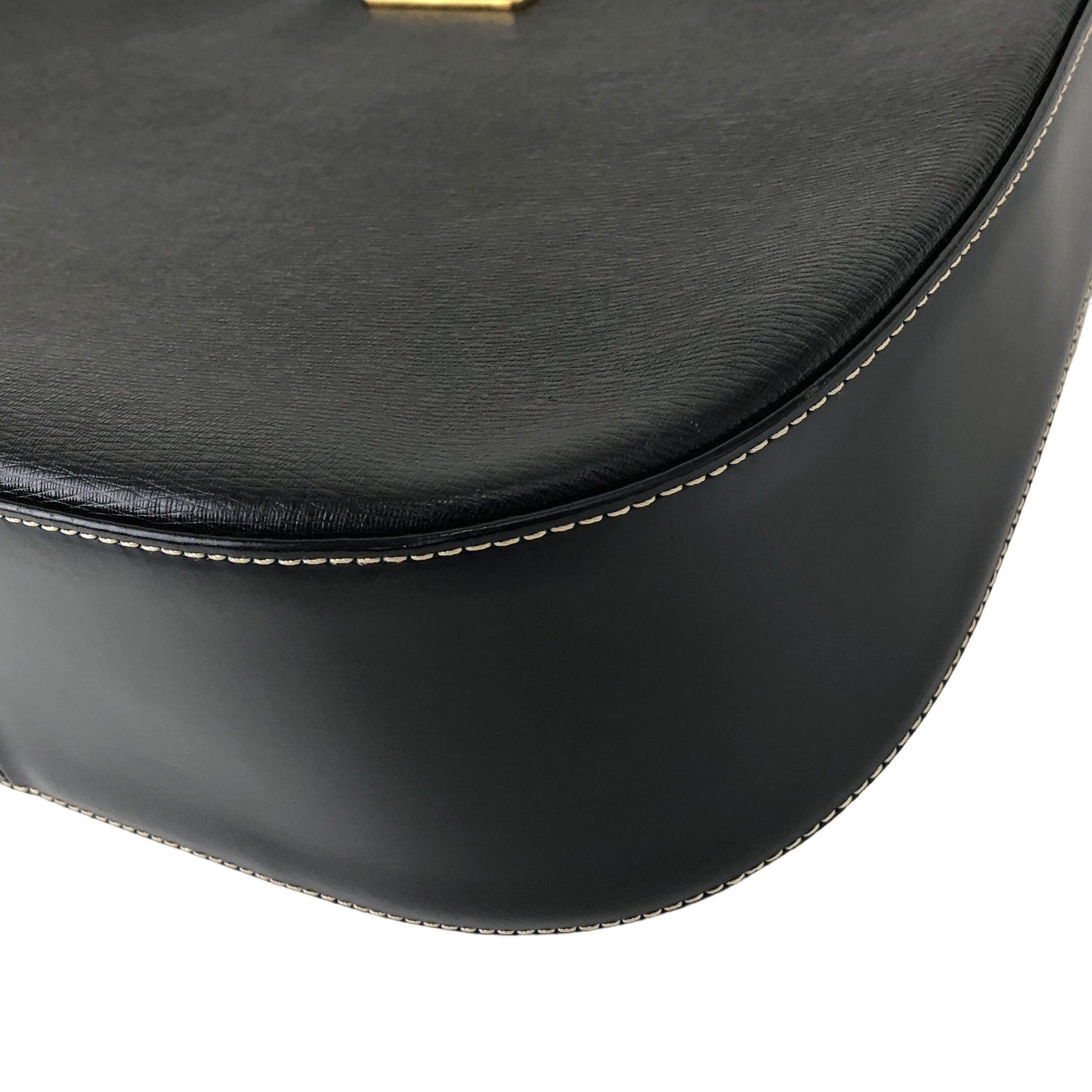 バーバリー ショルダーバッグ エナメル 黒 革 美品 型押し BURBERRY