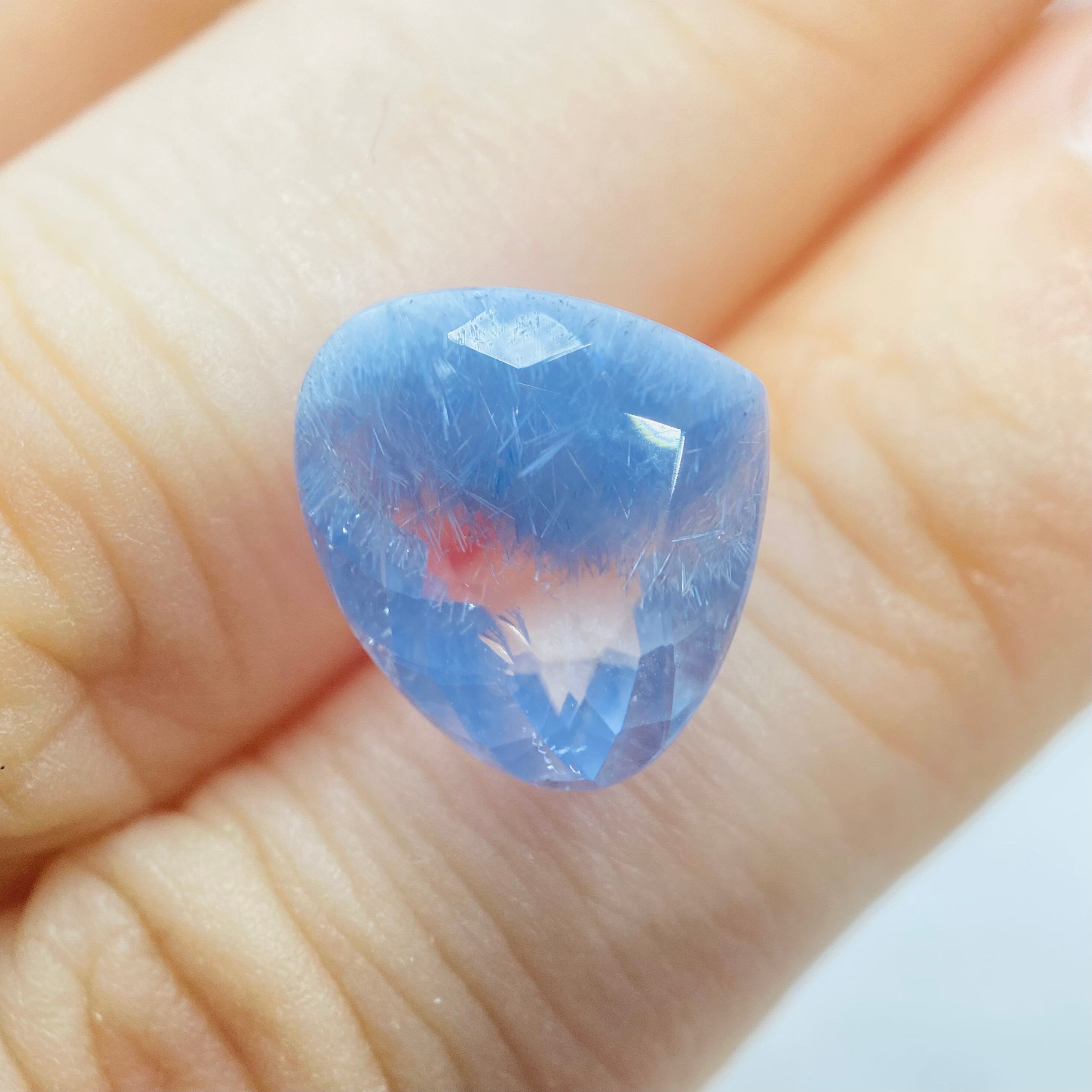 バイカラーなデュモルチェライトインクオーツ