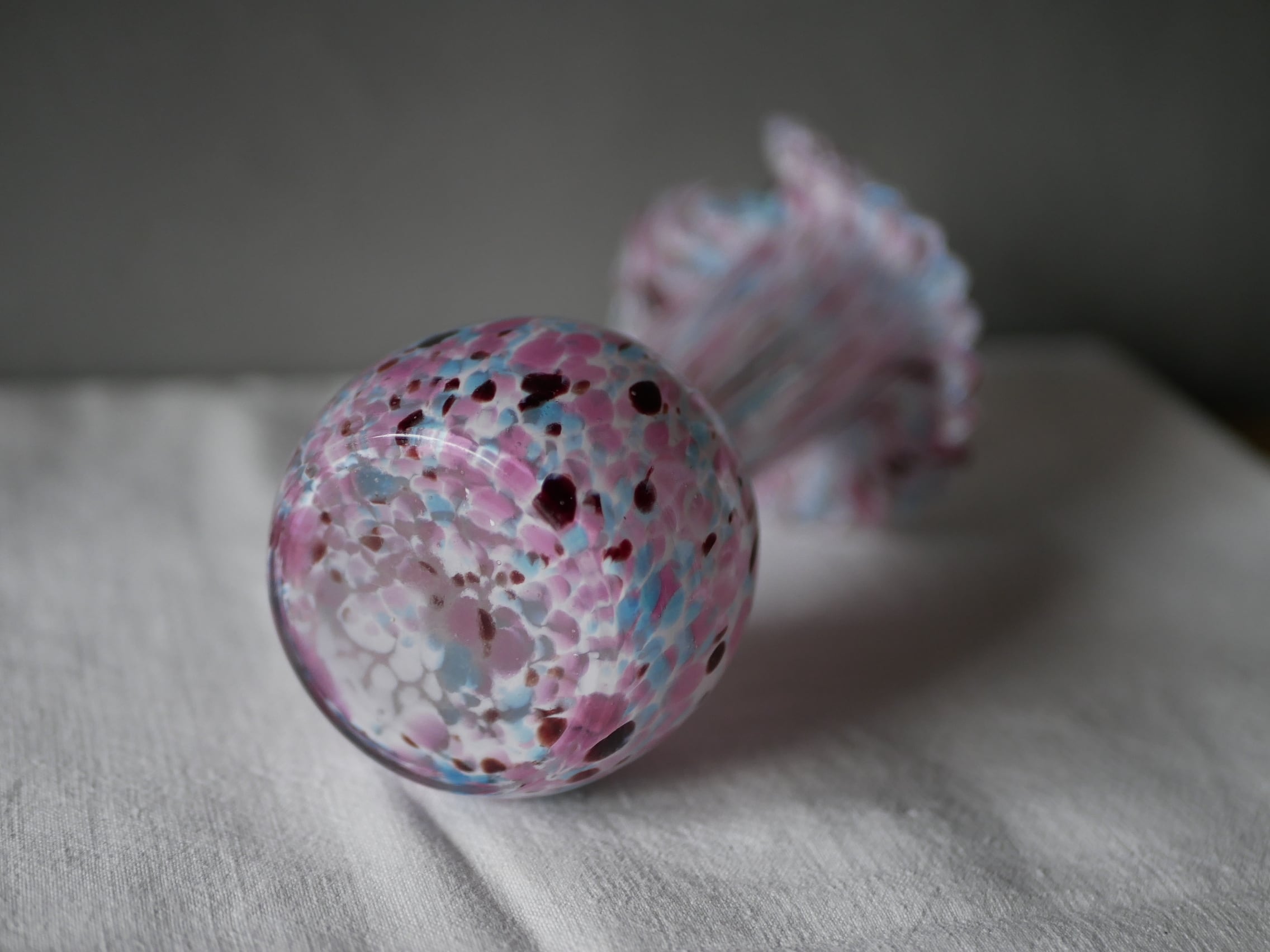 オパリンガラス フラワーベース クリシー フランスヴィンテージ