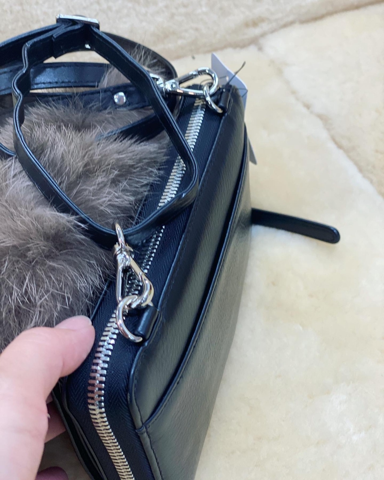 シスター　Sister  Mastrotto社シュリンクレザー＆ブルーフォックス　ウォレットポシェット