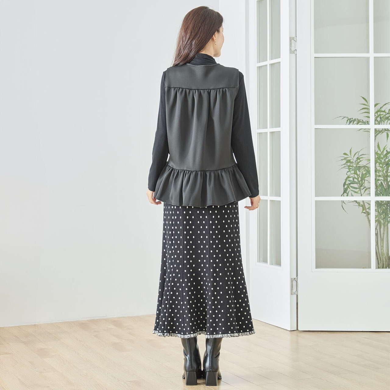 TRUBE フリルデザインペプラムベスト【M~L】ブラック