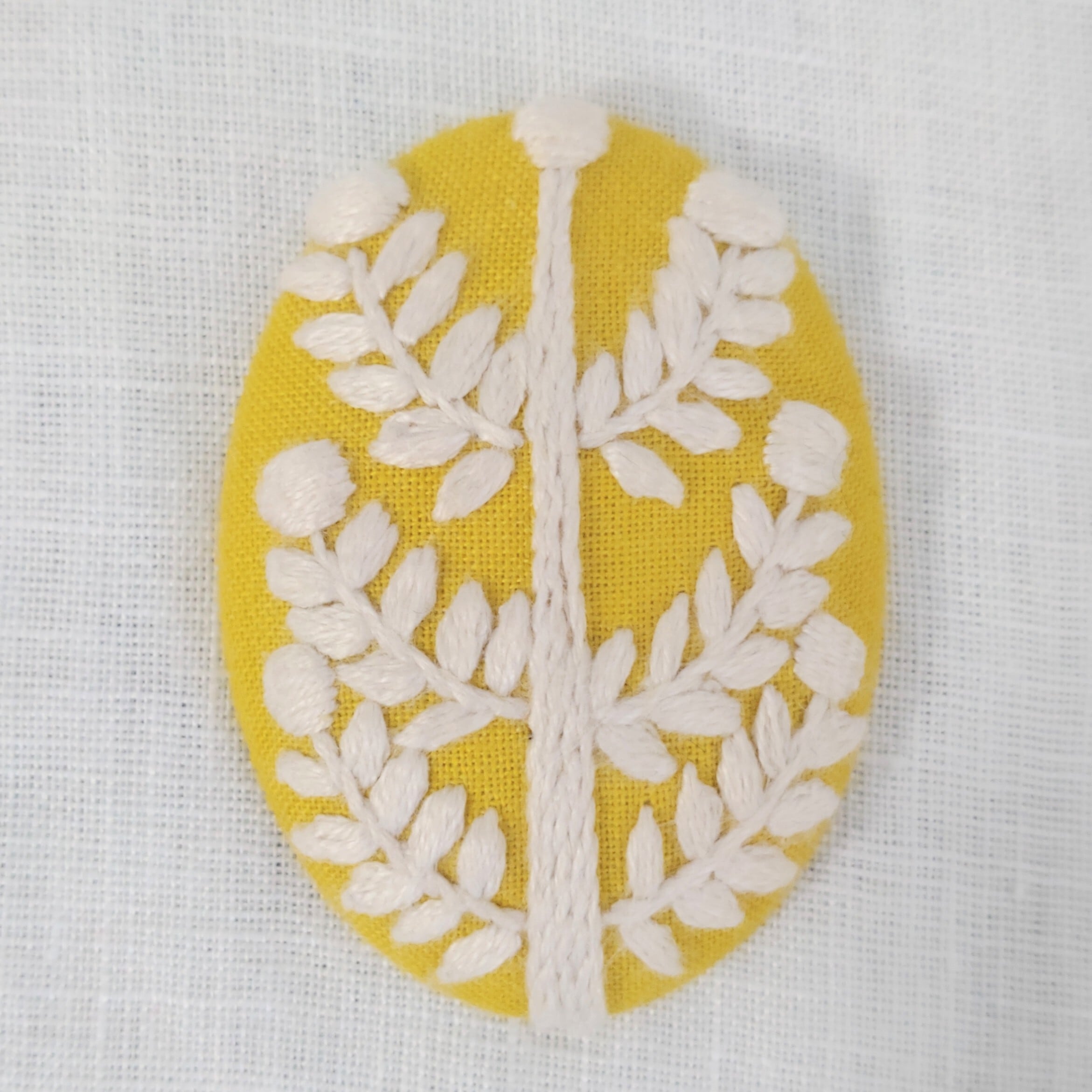 北欧風オリーブの木の刺繍ブローチ【hokuo】#100 | j.couture