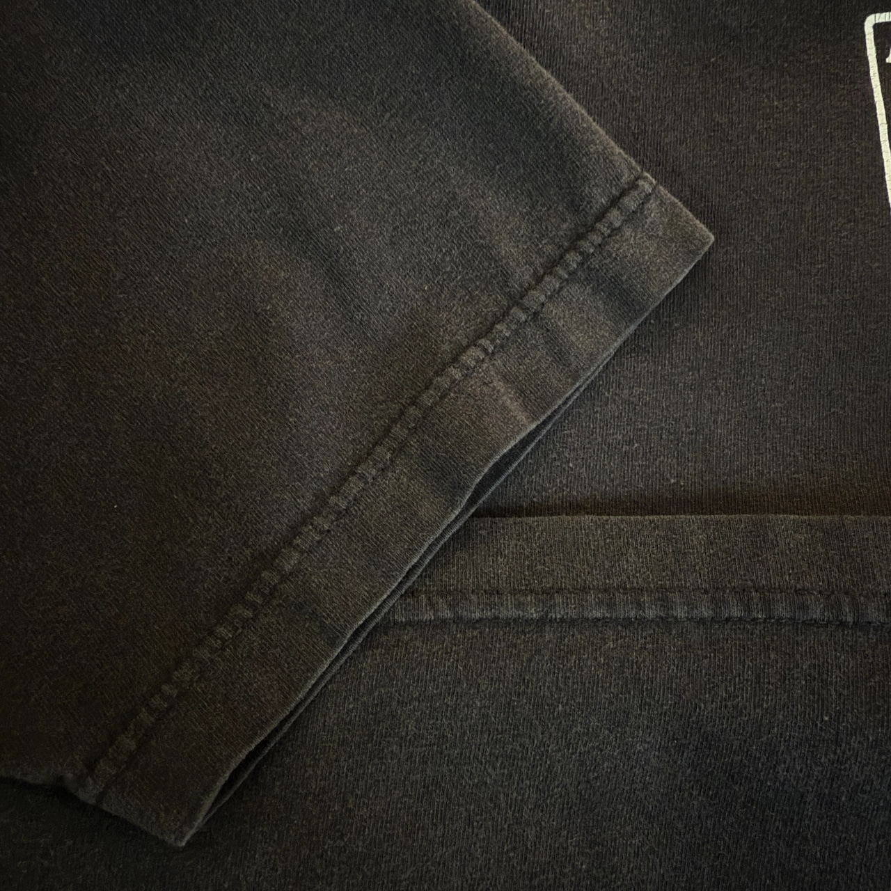 【INDEPENDENT】インディペンデント "Aces High" アイアンクロス フェードブラック Tシャツ