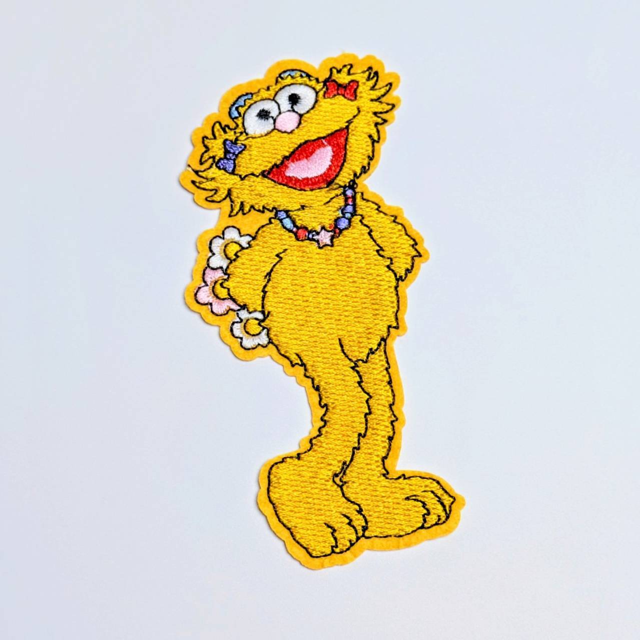 送料無料！ ★刺繍アイロンワッペン★【 Sesame Street ( セサミストリート ) 】 ゾーイ〚アメリカン雑貨 アメトイ〛