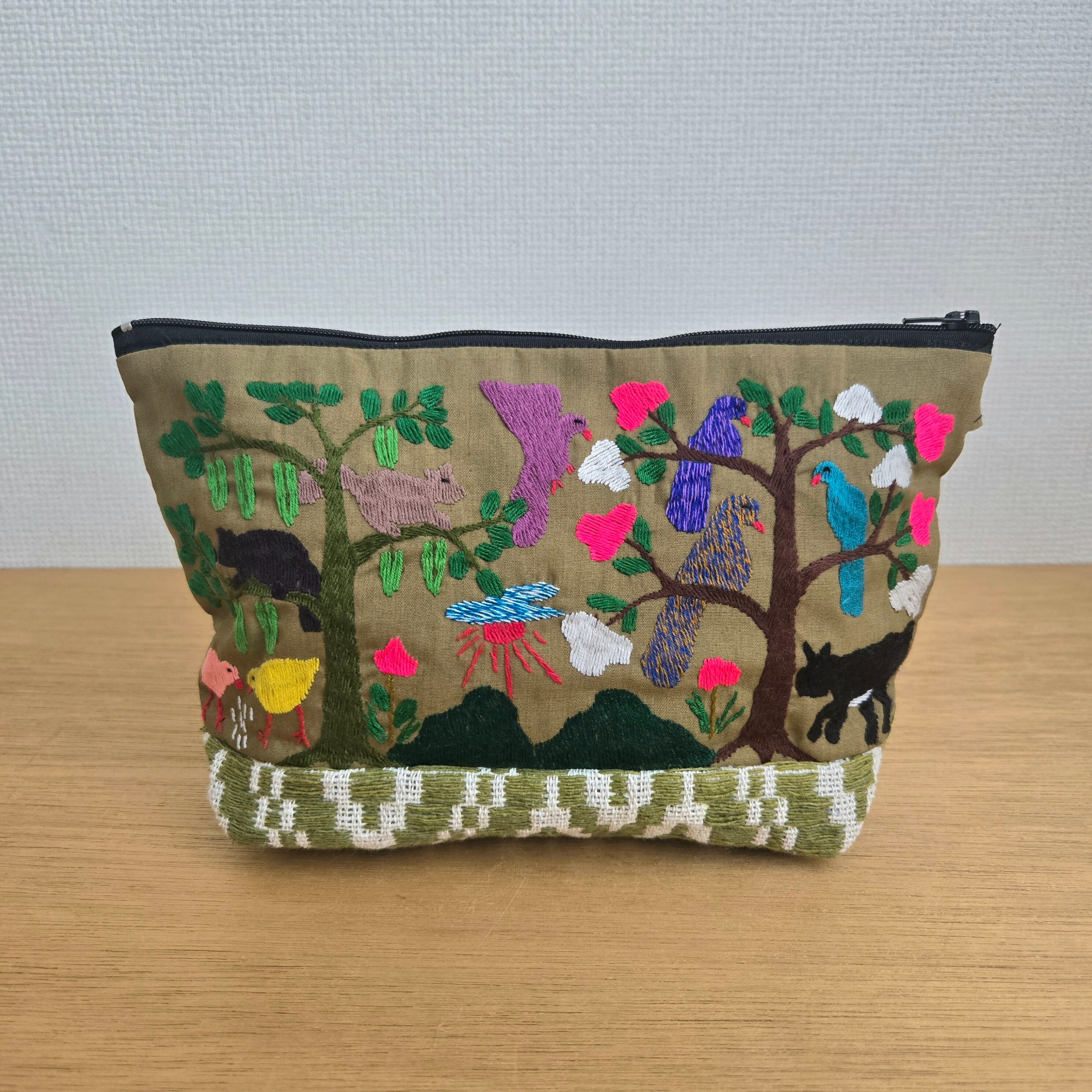 ラオス モン族両面手刺繍マチ付きポーチL | gururi