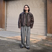 CCUの新作「TRUCKER JACKET」フェイデッドブラウンコーディネート