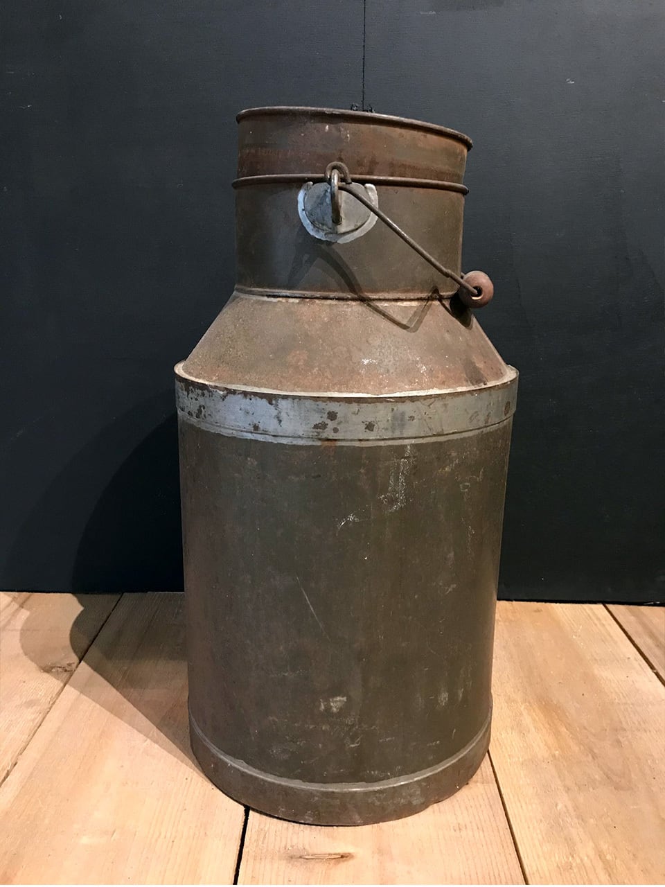 ブリキのミルク缶 ブラウングレー | Brocante de La Cocotte