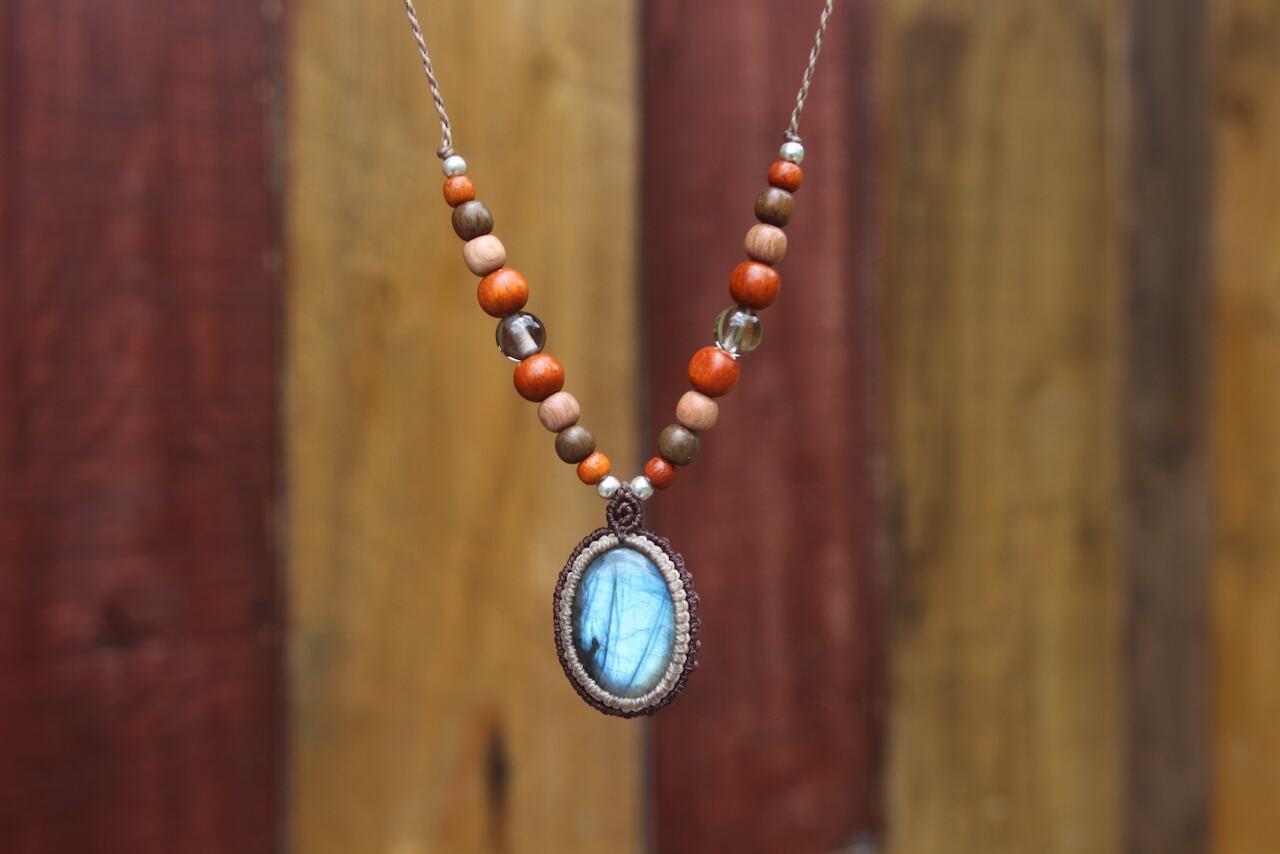 Labradorite micro macrame wood pendant