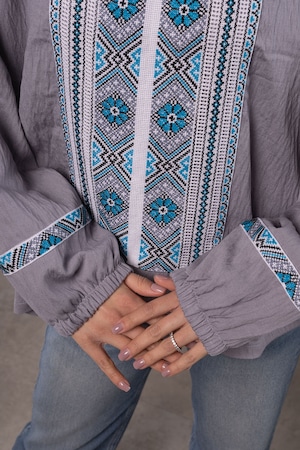 ウクライナ刺繍ヴィシヴァンカ　手刺繍　麻　レディース・フリーサイズ