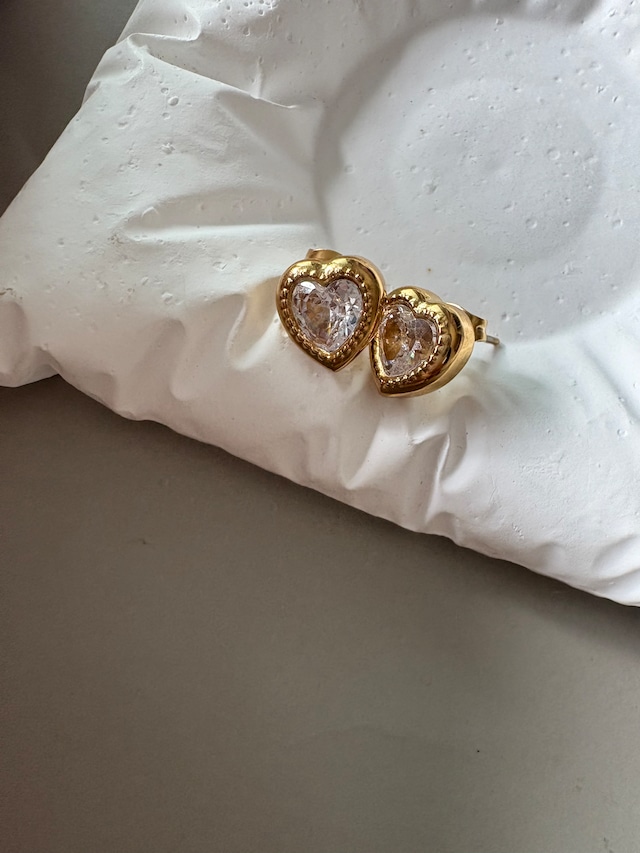 ハートビジューピアス