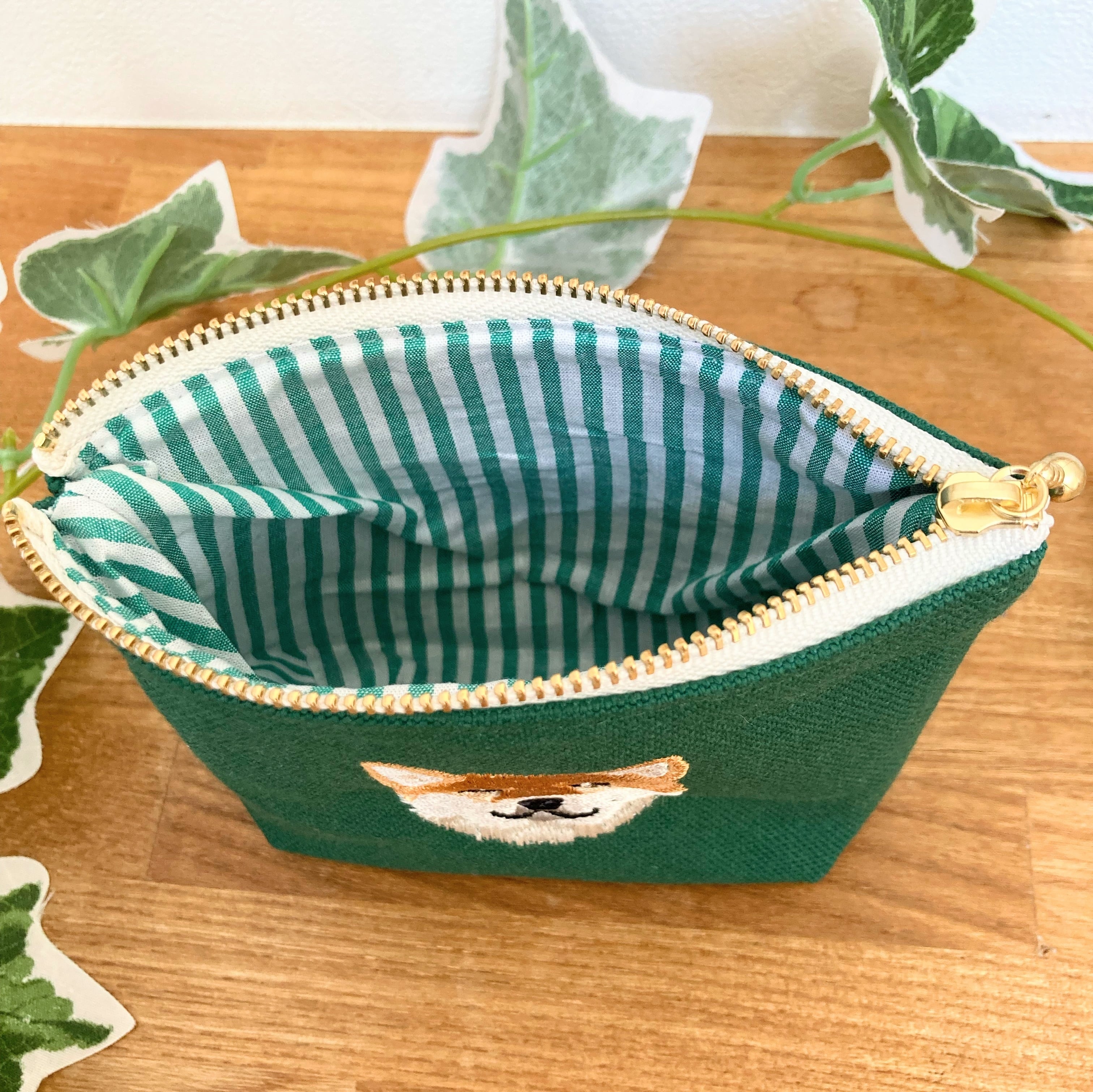 刺繍のポーチ〈柴犬/グリーン〉 | LimaLima〜海辺の手しごと 刺繍のポーチ〈柴犬/グリーン〉 | LimaLima〜海辺の手しごと