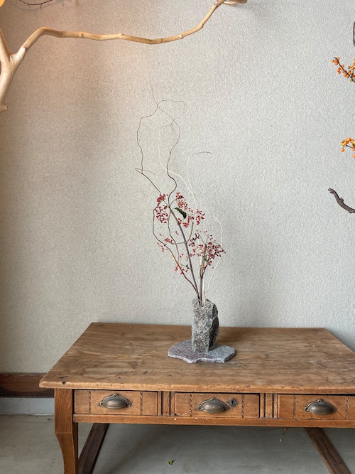 105 石の花器