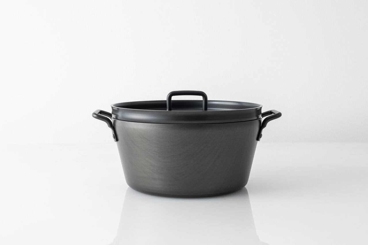料理家・松田美智子さんの「鉄の小さなごはん鍋（大）」 | 天然生活  