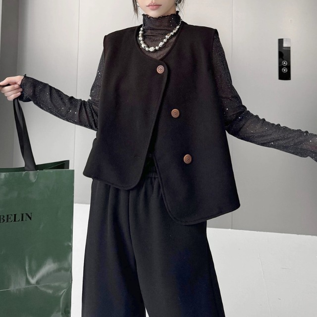 Round button vest setup C1341