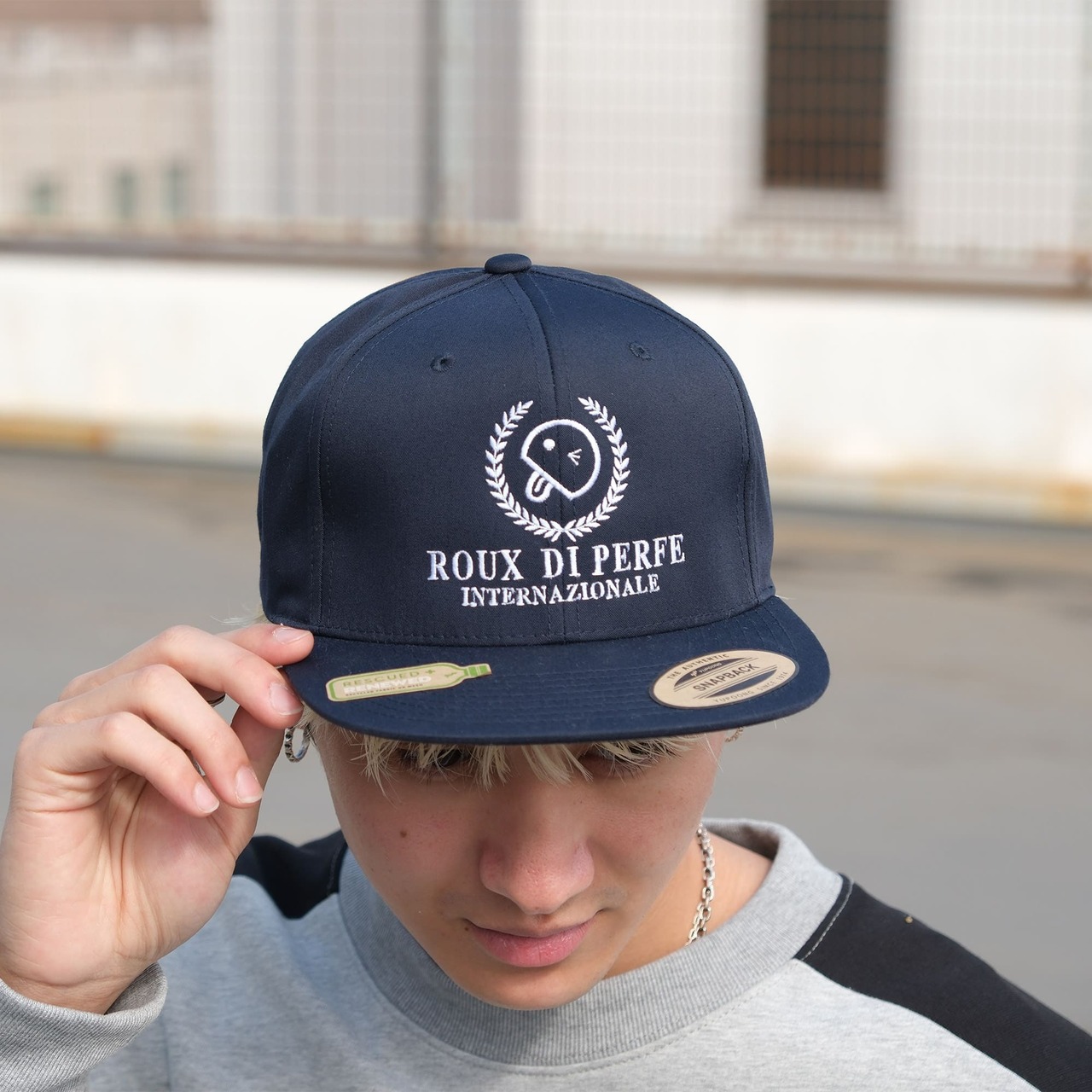 エンブレム×ベーマーク刺繡キャップ