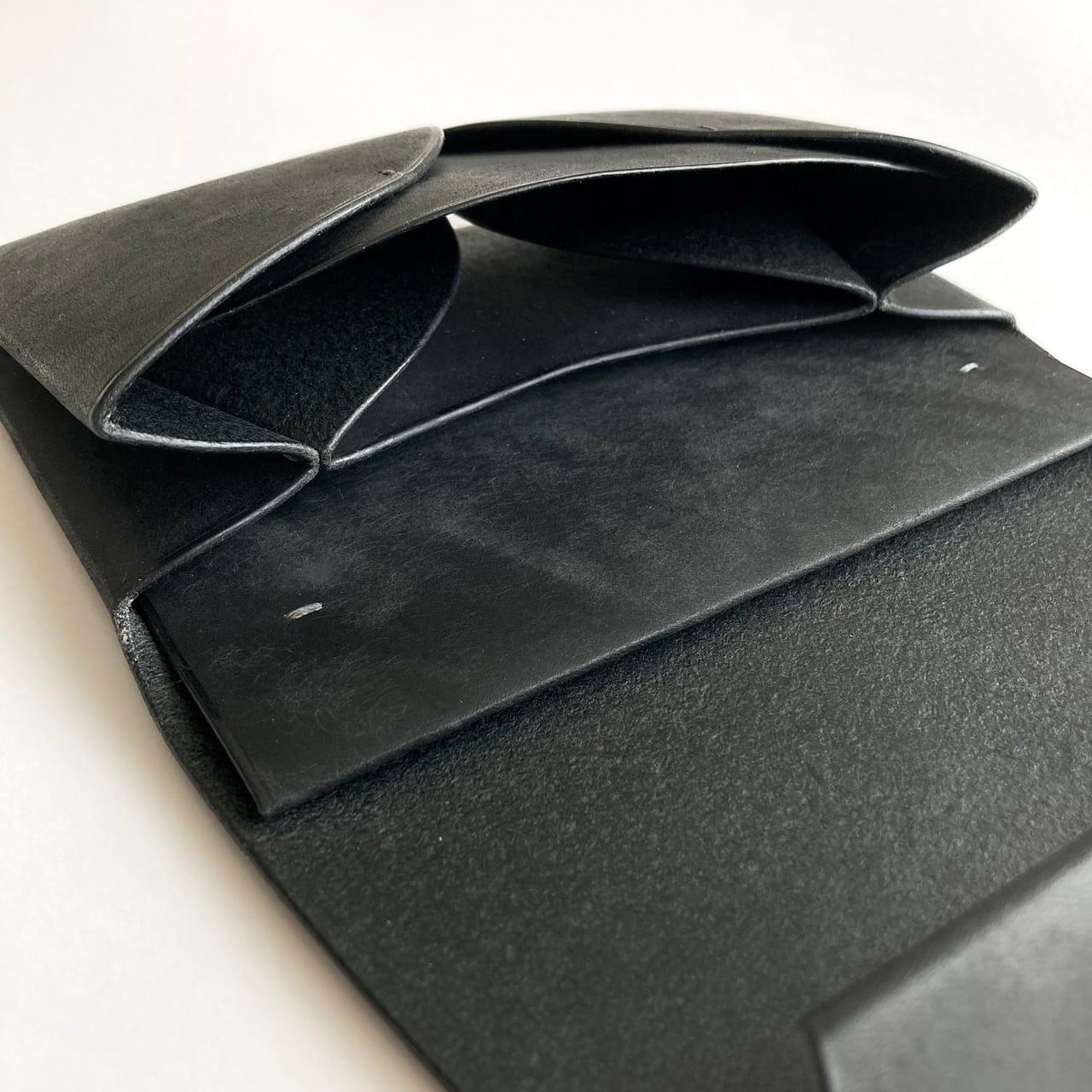 スカンクとアルマジロ / 長財布 | hinata