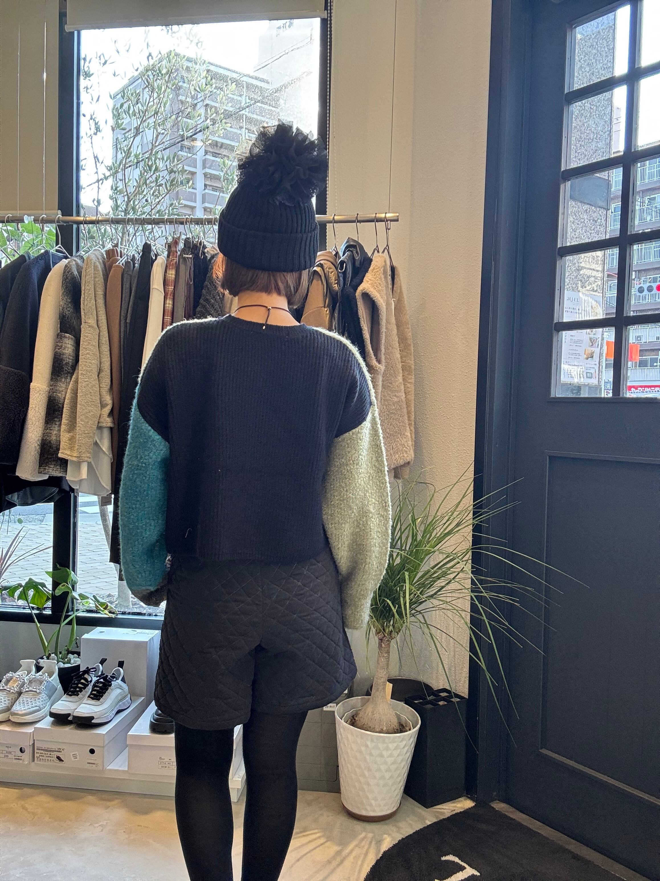 【SELECT】カラーブラックショート丈ニット　29-0451