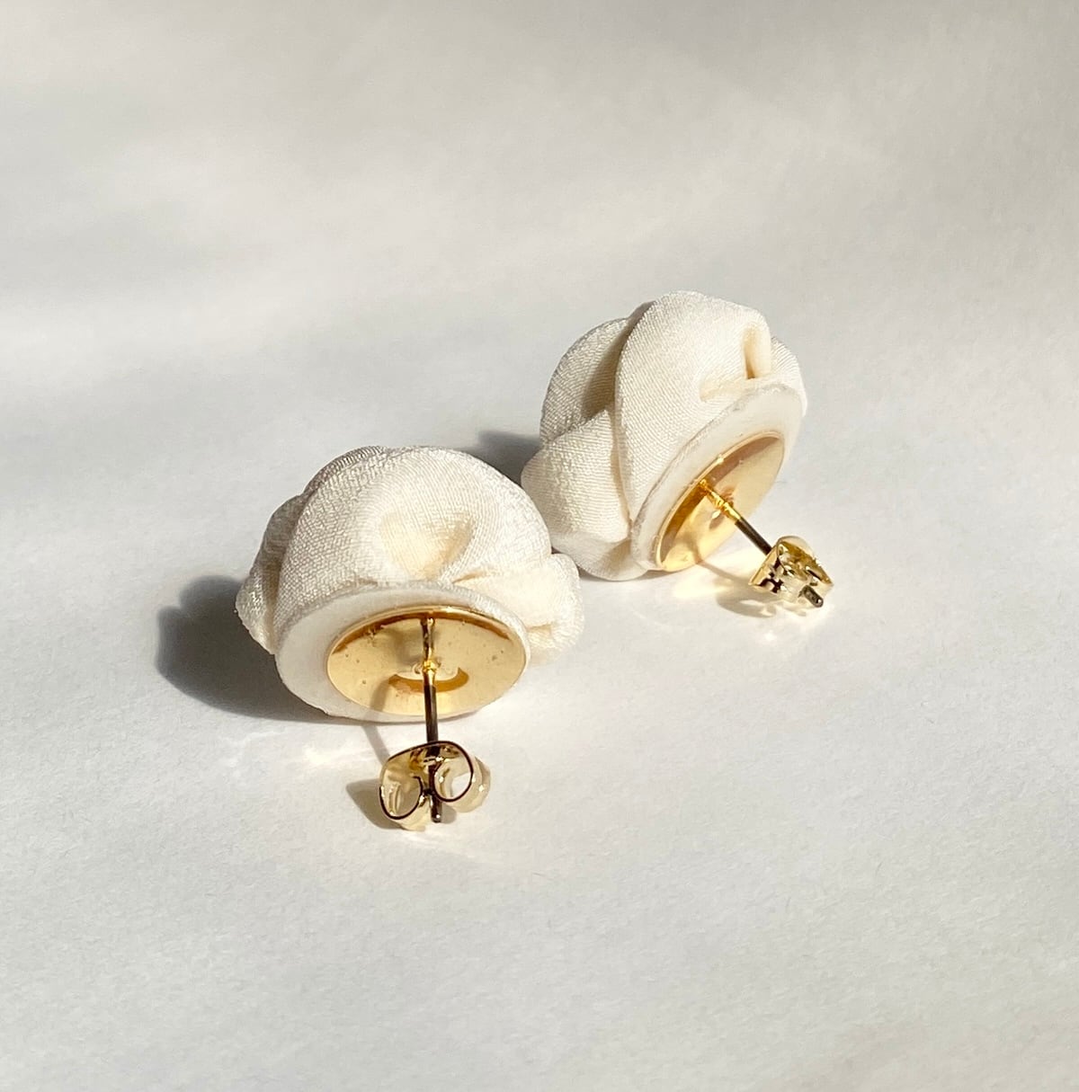 14kgfピアス・ロシア産フェナカイト（4mm） 14kgfピアス・ロシア産フェナカイト（4mm） ピアス☆ロシア産