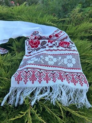 ウクライナ伝統手刺繍祭具タオル「ルシニク」