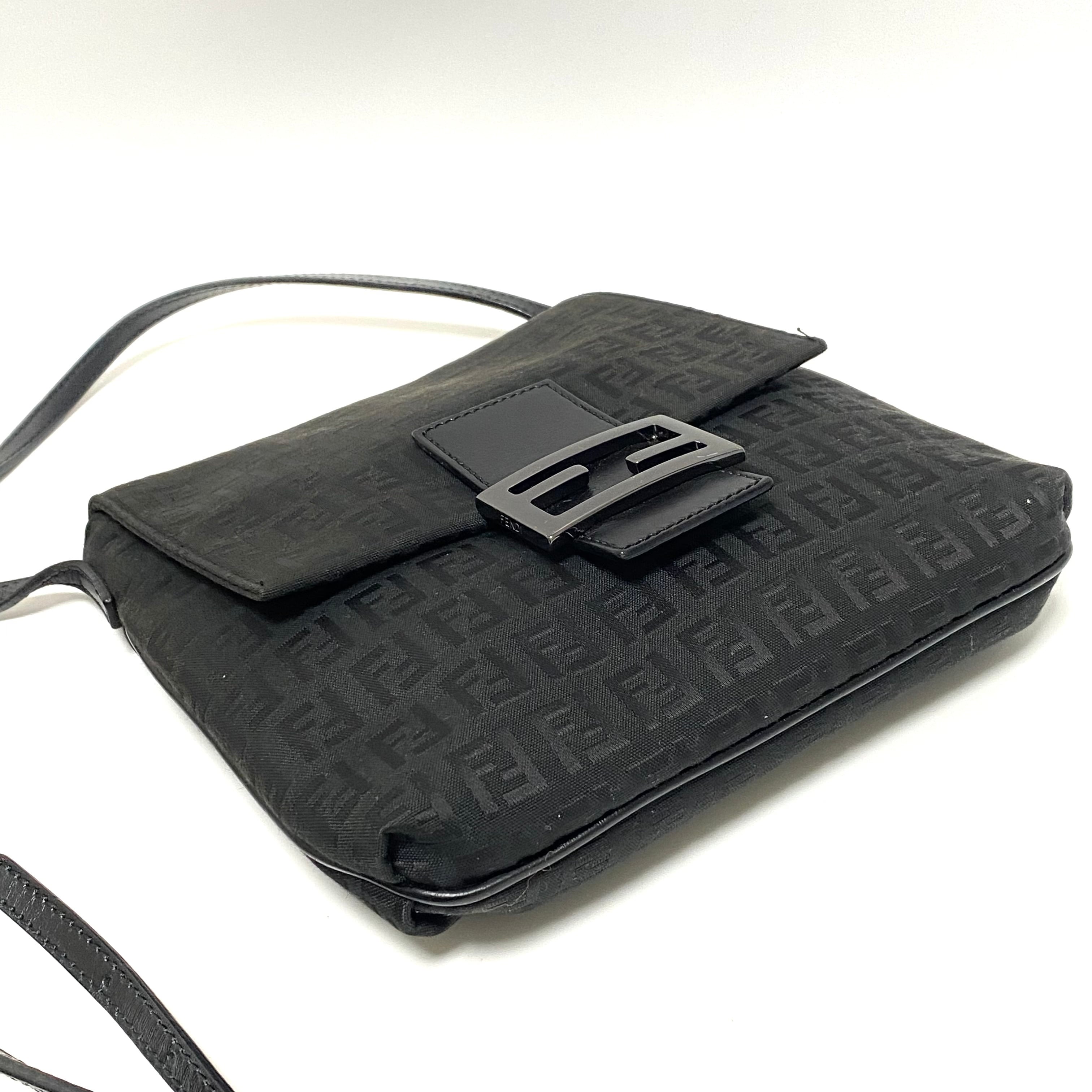 FENDI フェンディ ズッキーノ マンマバケット ショルダーバッグ