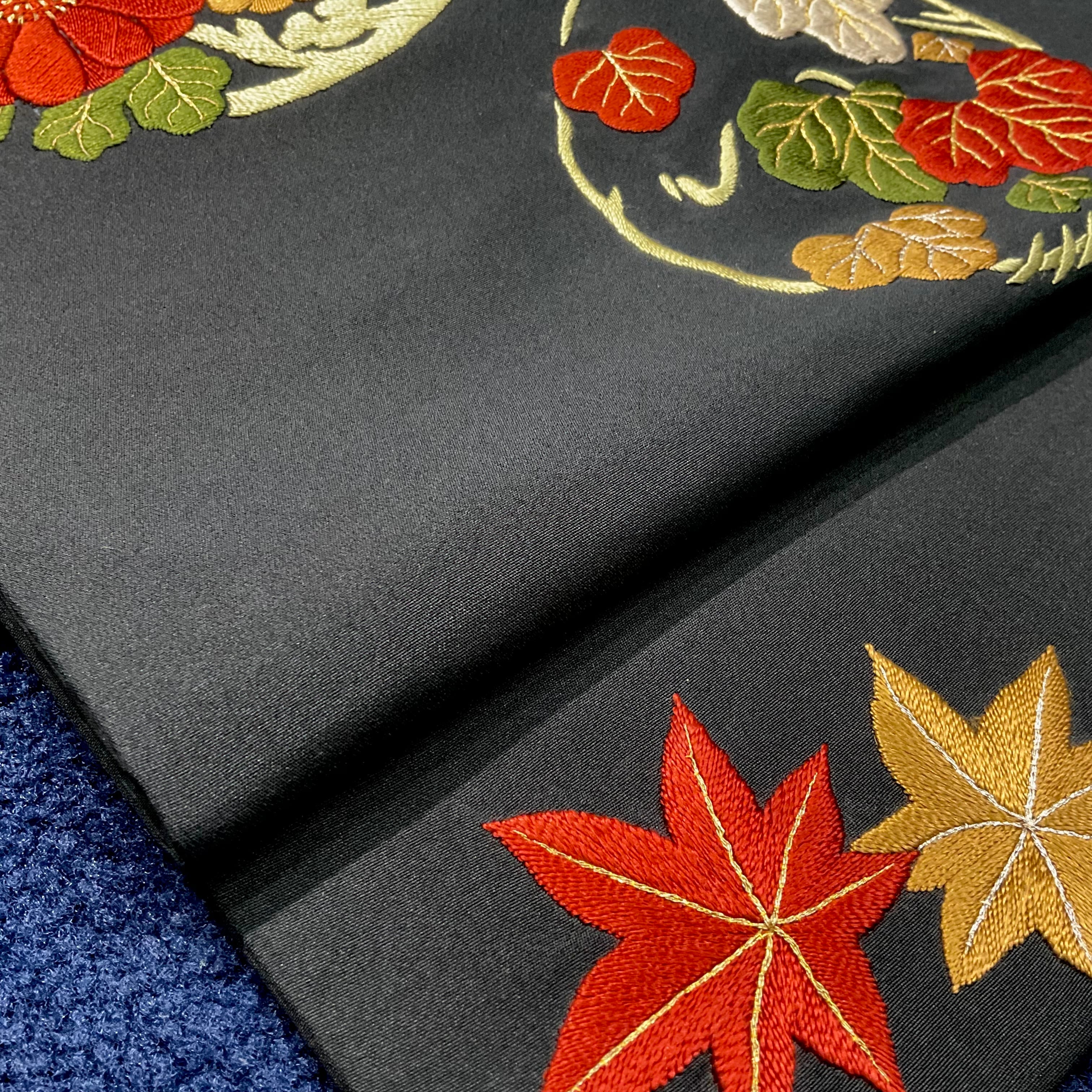 紅葉と菊の丸紋*花丸 刺繍 花 アンティーク名古屋帯 A846 紅葉と菊の丸紋*花丸 刺繍 花 アンティーク名古屋帯 A846