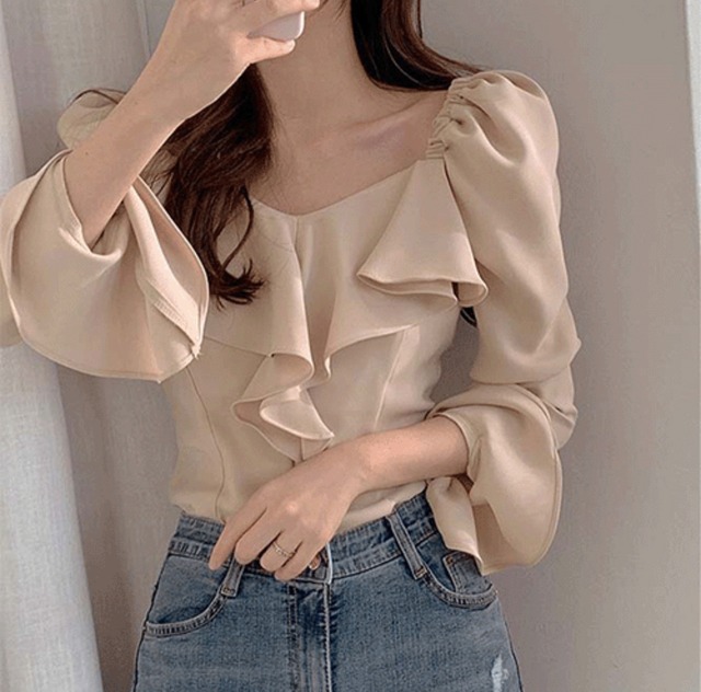 Frill blouse