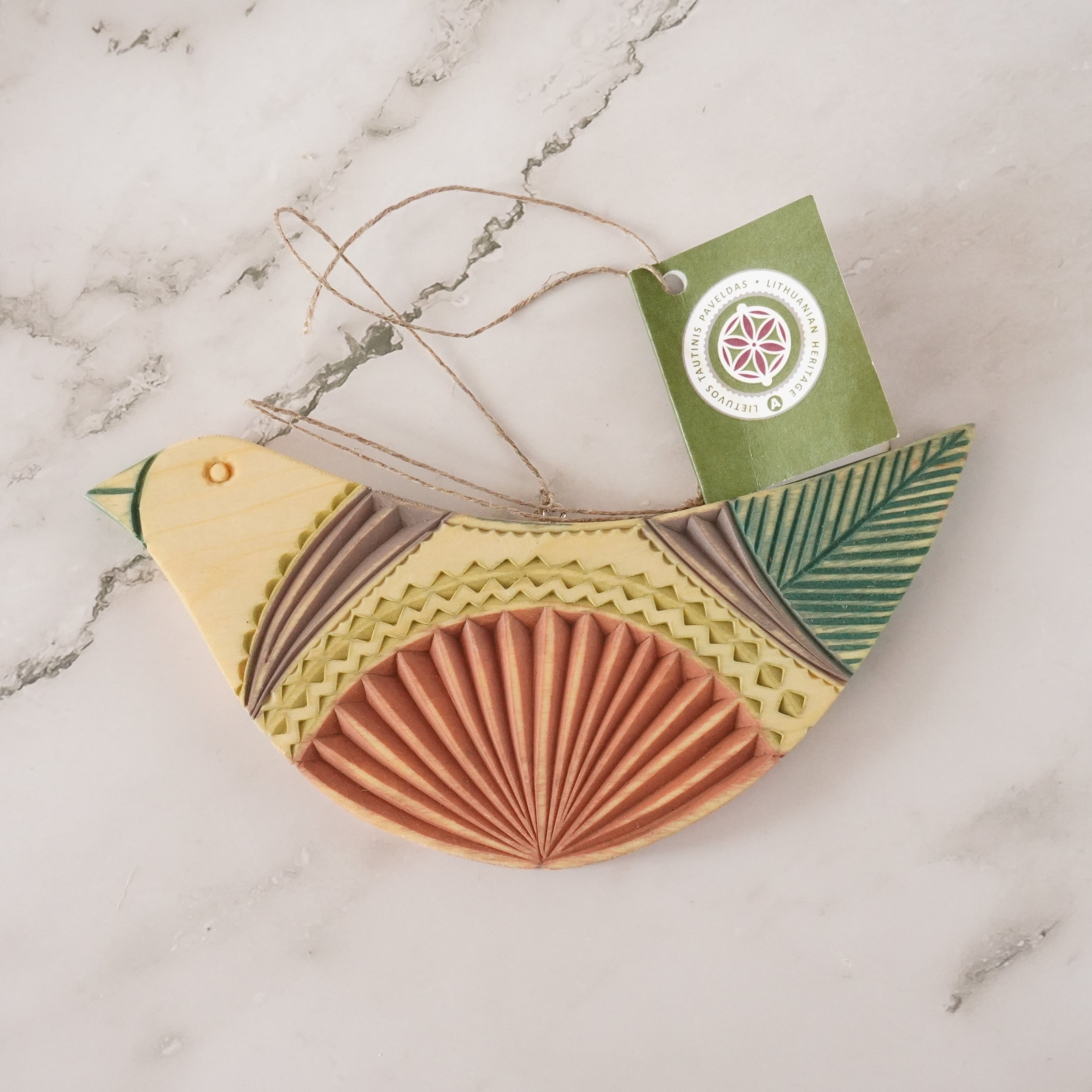 at849 リトアニア直輸入 鳥の彫刻オーナメント(小)