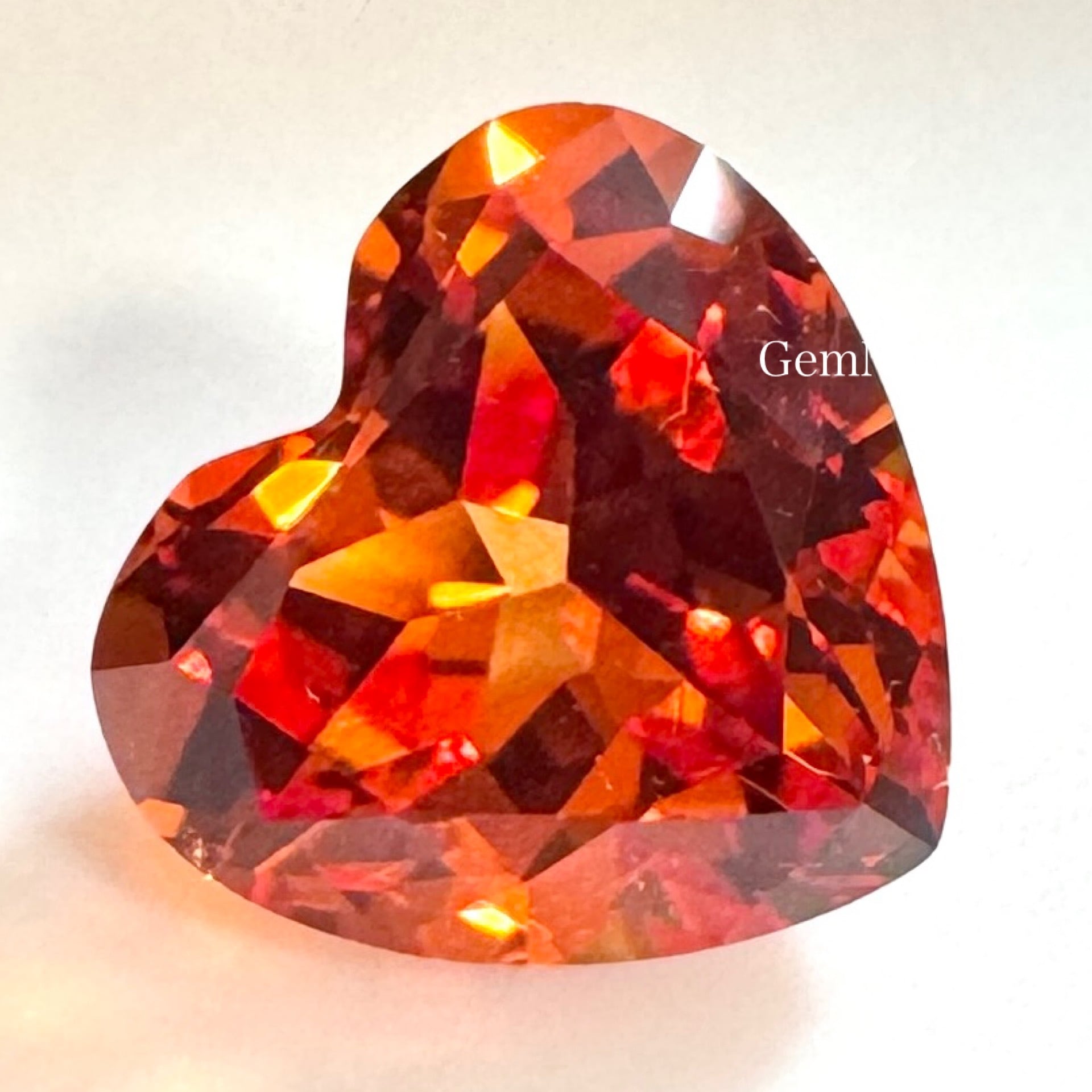 1.66ct 縦6.5×横7×4.4mm前後 【秋の心】合成オレンジサファイア×ハート 