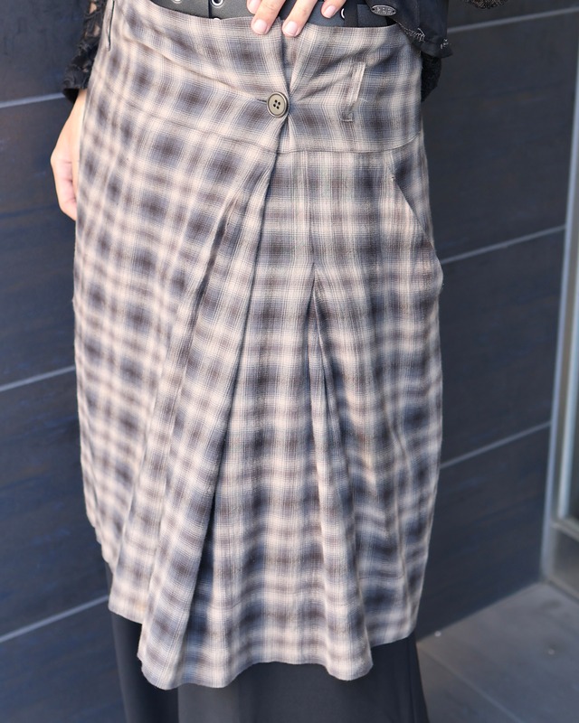 Side gathered check skirt