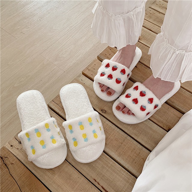 【shoes】ルームシューズもこもこ可愛いイチゴ履き心地よいカジュアル