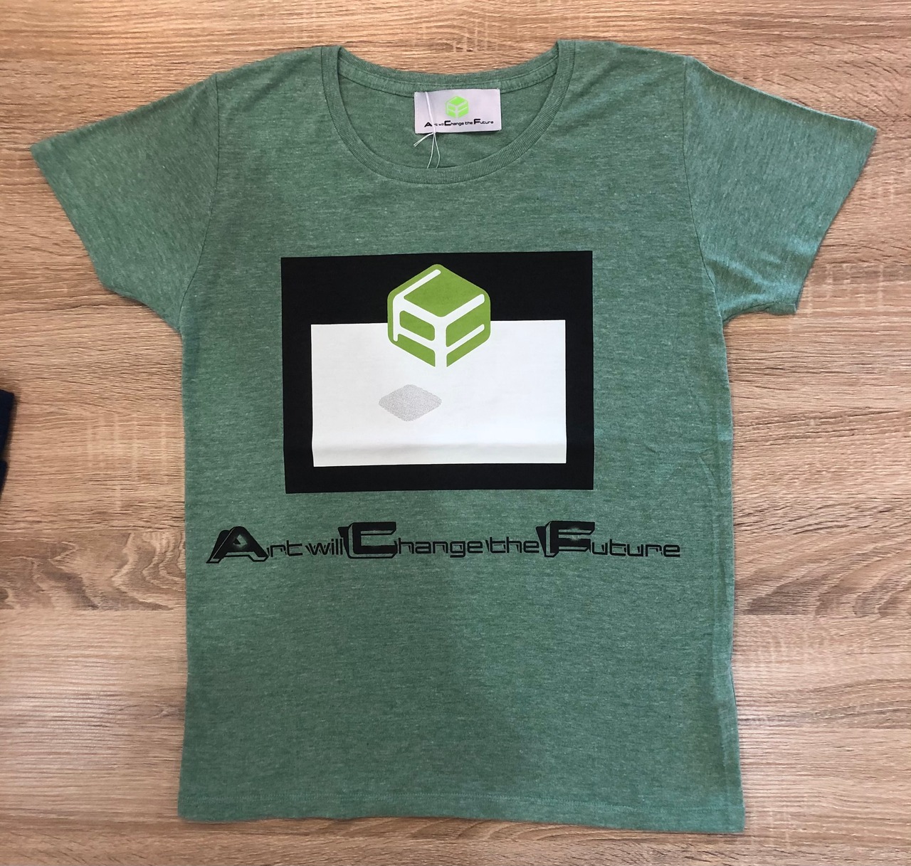 Floated Cube ( 浮かぶ立方体 ) Tシャツ ヘザーグリーン