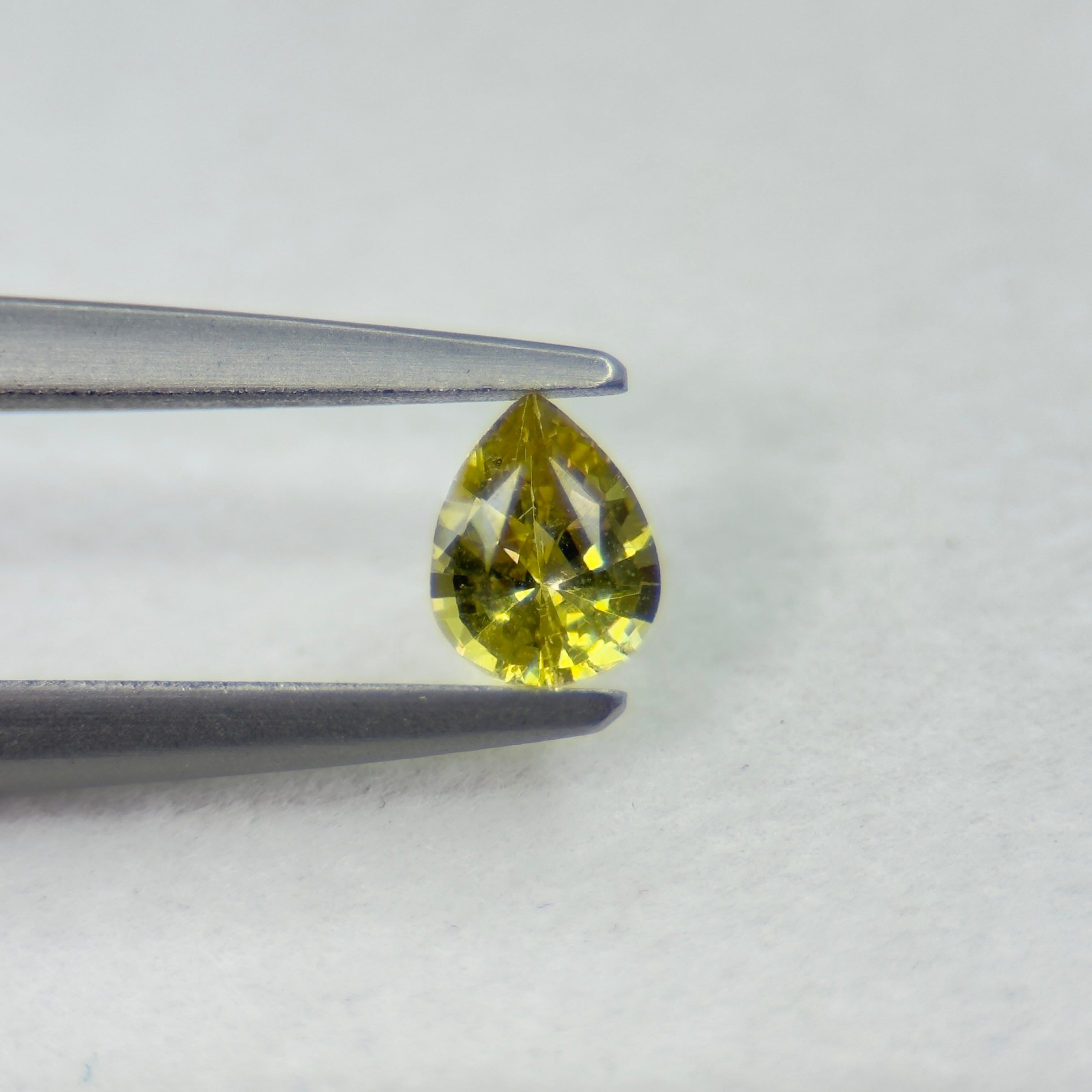 No.153:※虹入り モザンビーク産パライバトルマリン 5.2×4.4 0.36ct