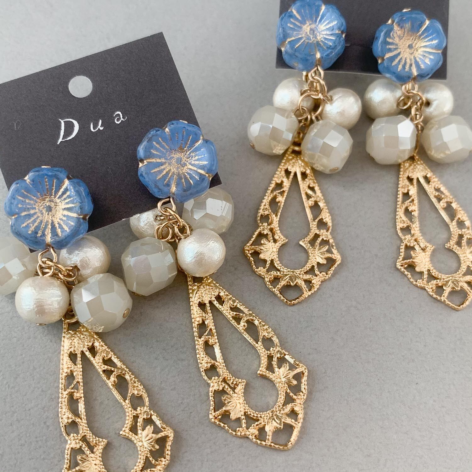 青色お花チェコビーズとUSA透かしフープの〈ピアス/イヤリング〉 | Dua
