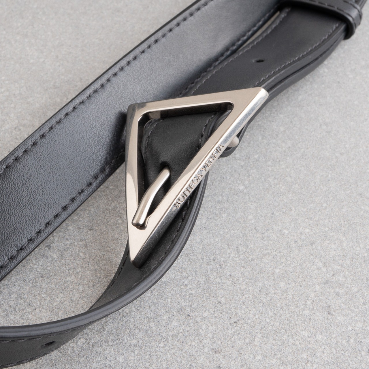 ボッテガヴェネタ カセット ショルダーバッグ アルドアーズ グレー レザー AW23