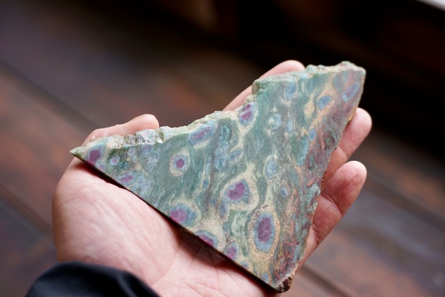 ルビー イン フックサイト,カイヤナイト　Ruby in Fuchsite with Kyanite