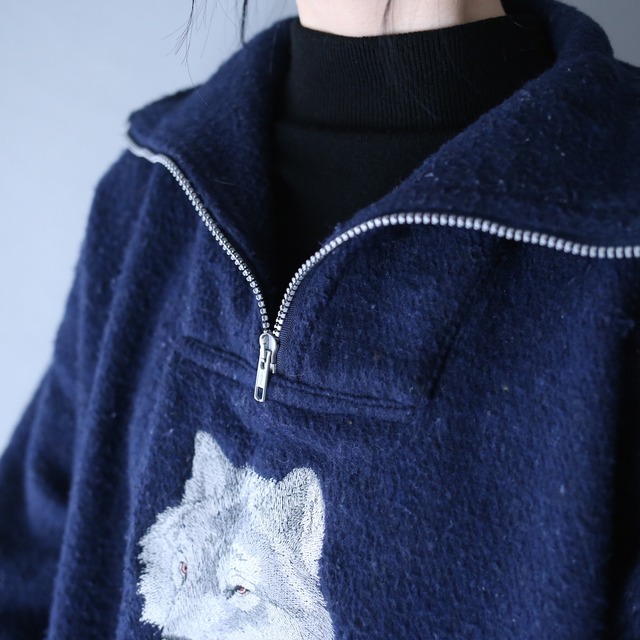 "狼×刺繍" over silhouette half-zip high-neck fleece pullover