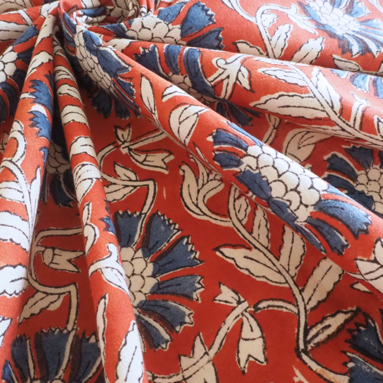 ブロックプリント生地【50cm単位】インド綿  花柄 赤×青×生成り #58210-RD1